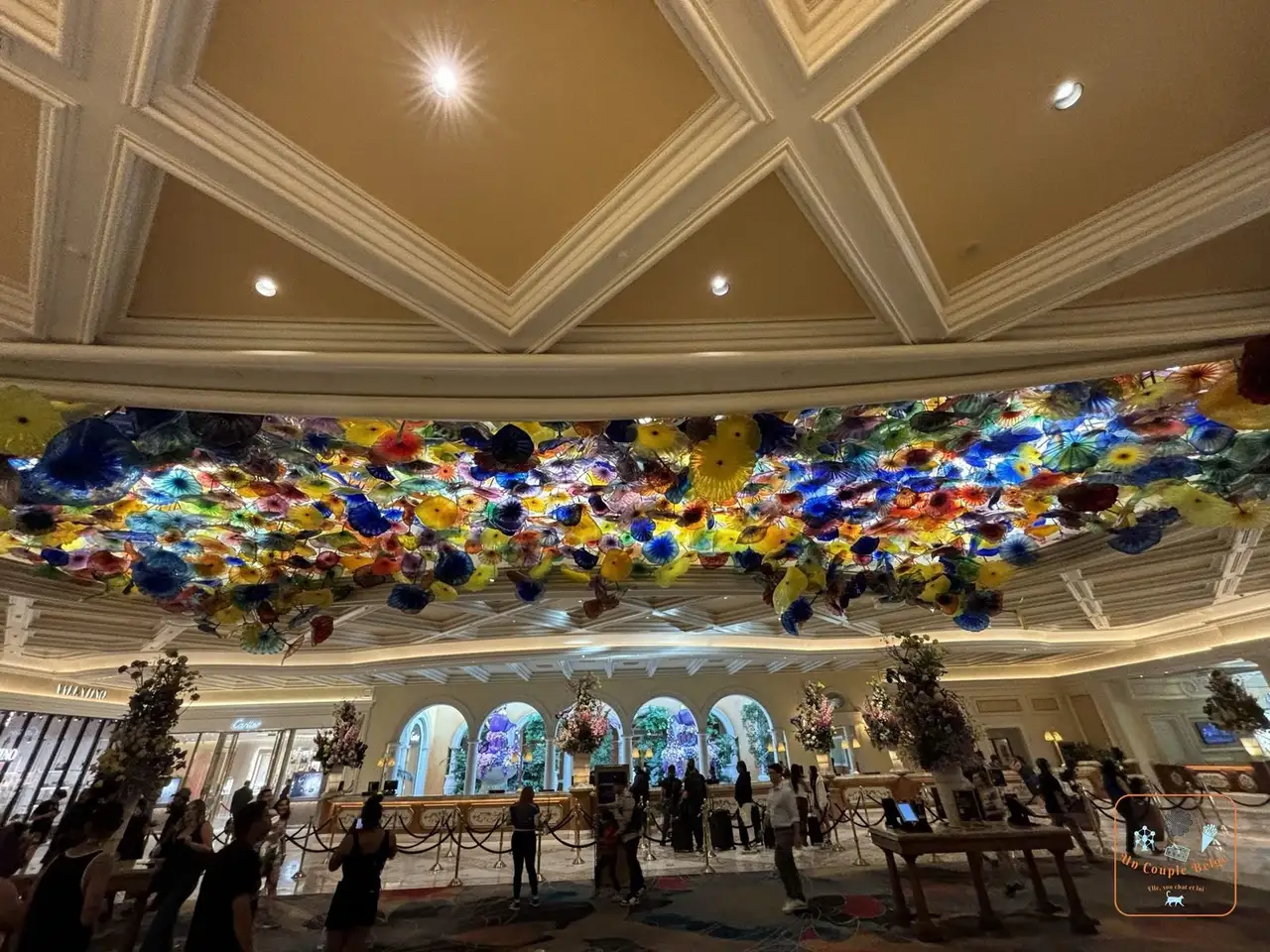Le plafond de fleurs en verre du hall du Bellagio