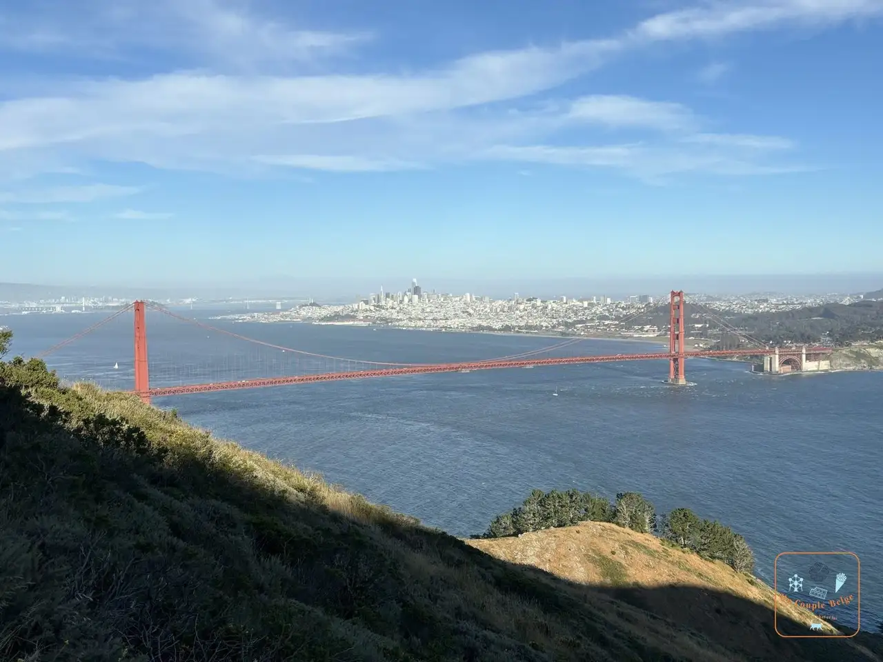 Le Golden Gate Bridge et San Francisco vus d'en haut depuis Hawk Hill