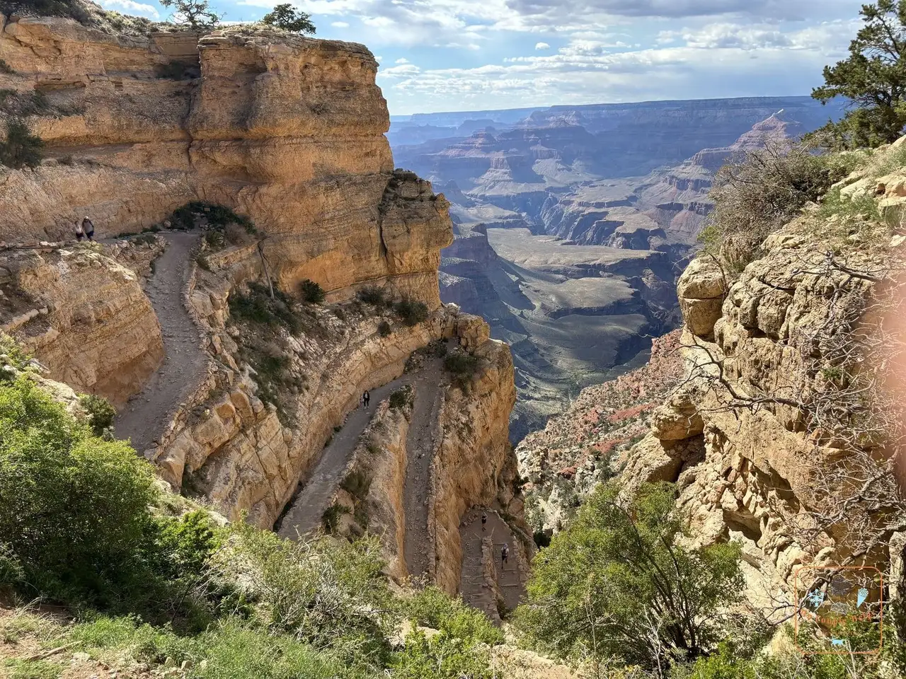 Les lacets du South Kaibab Trail, taillés dans la falaise