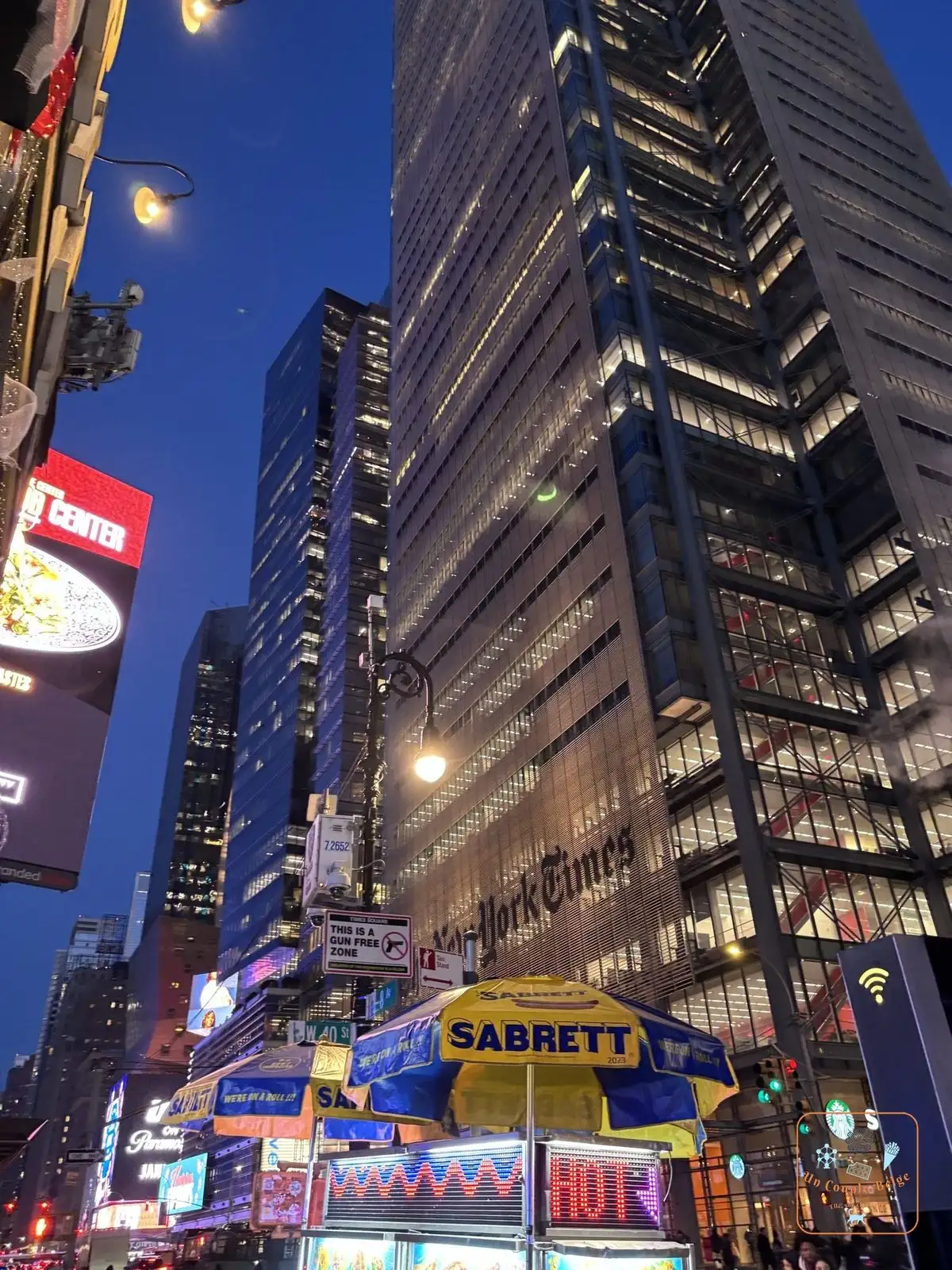 Les écrans géants et les gratte-ciel de Times Square