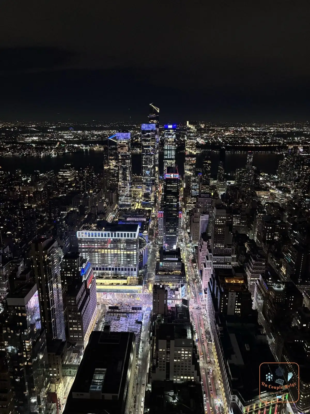 Les avenues de Manhattan et le quartier de Hudson Yards vus de nuit