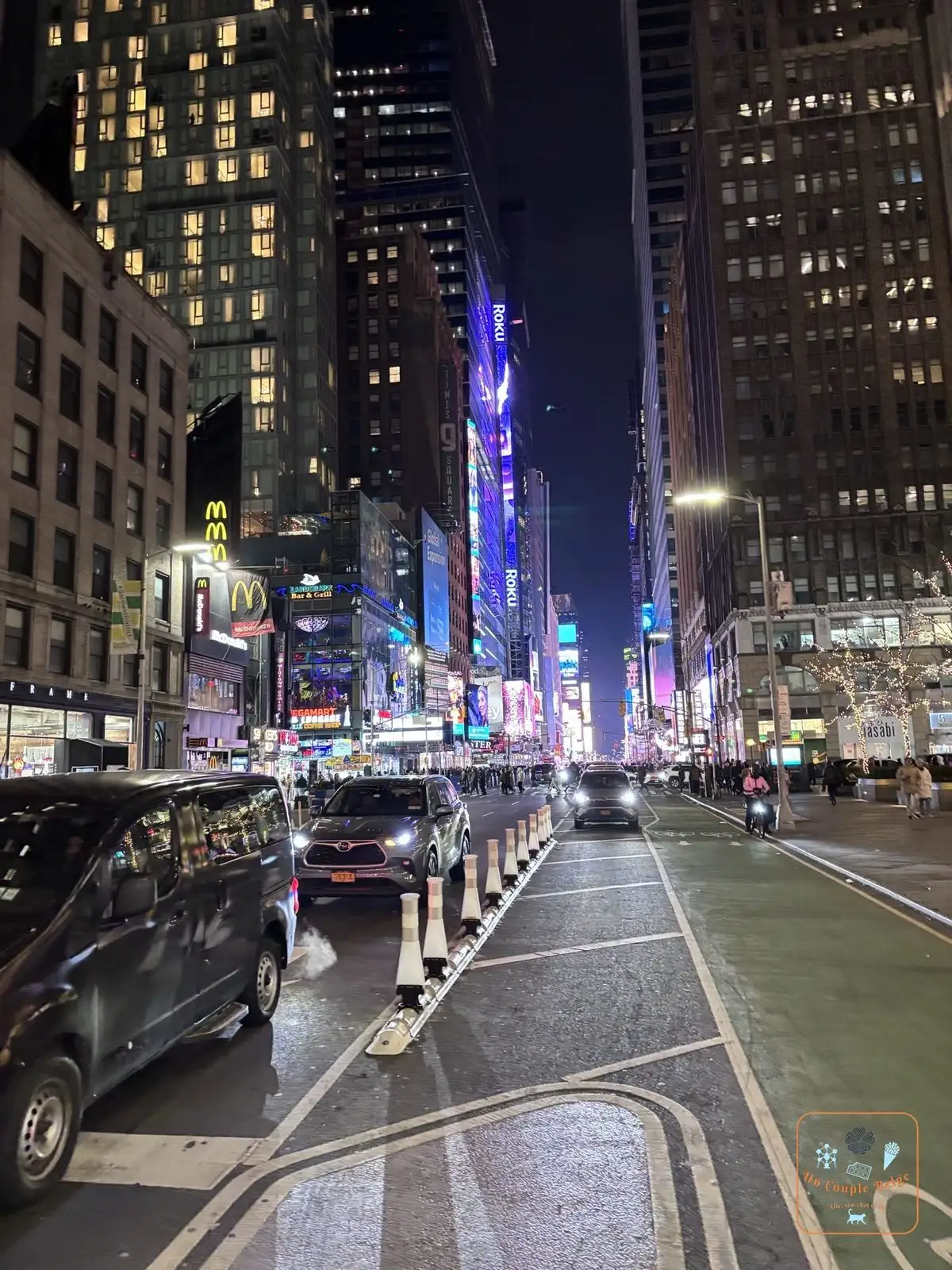 Une avenue de Manhattan de nuit en rentrant à l'hôtel