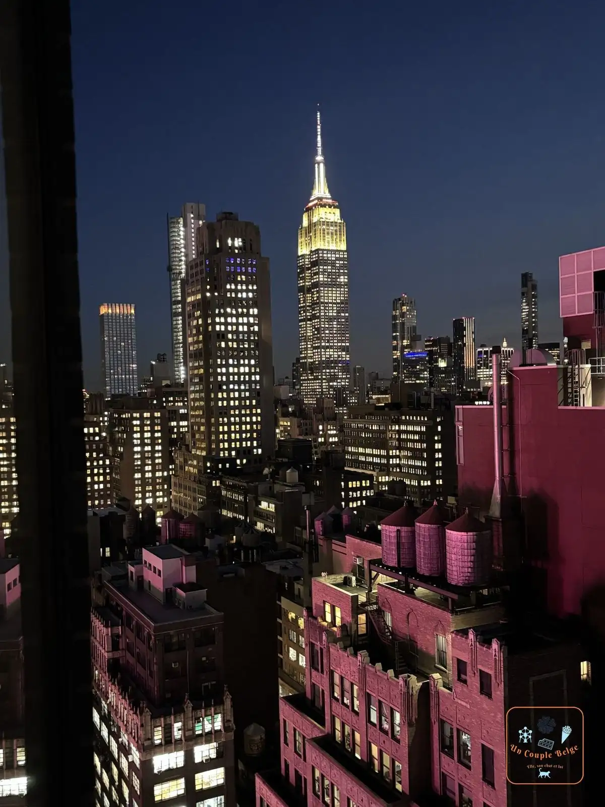 L'Empire State Building illuminé vu depuis notre hôtel