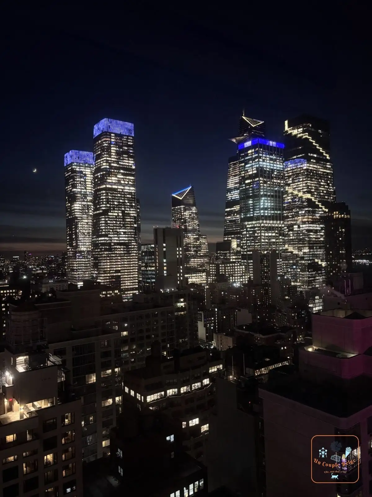Les gratte-ciel de Manhattan de nuit depuis notre hôtel