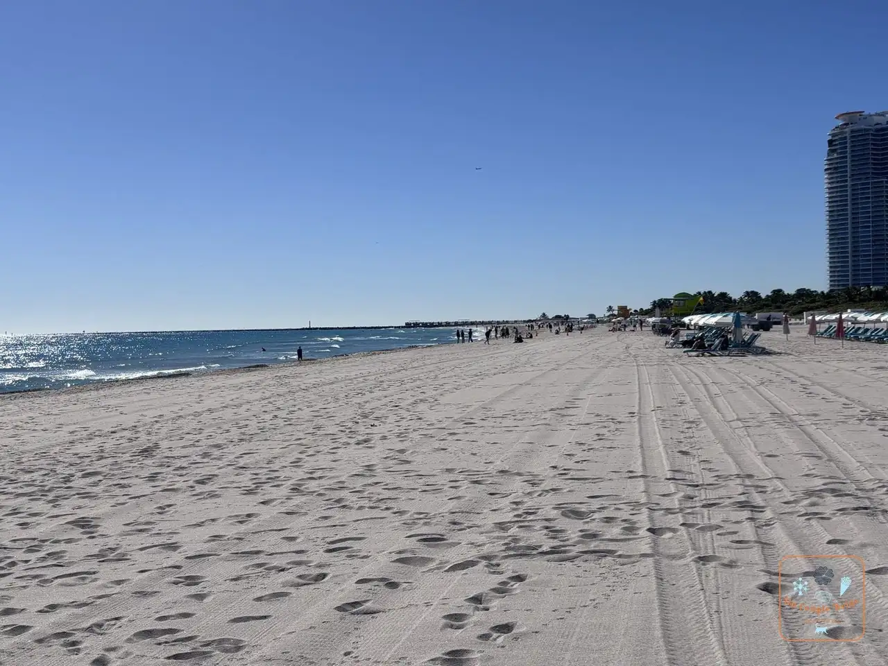 La grande plage de sable blanc de South Beach