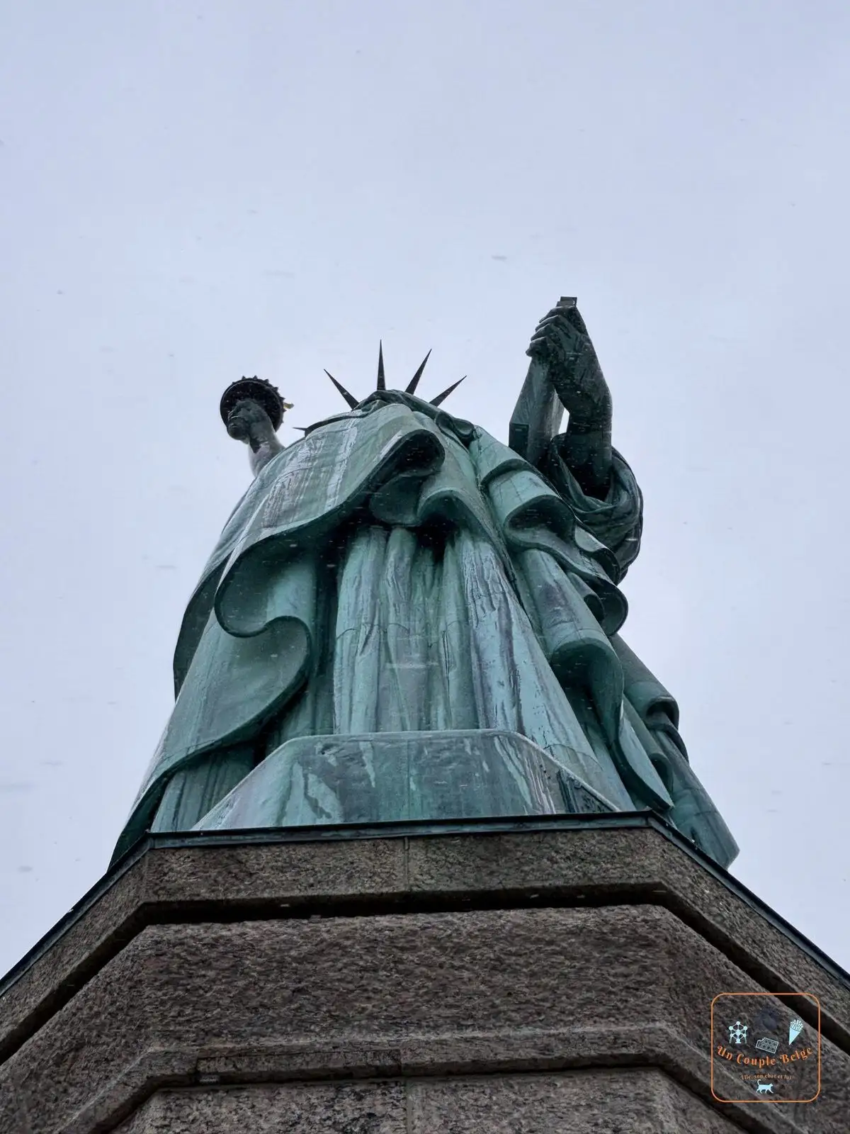La Statue de la Liberté vue d'en dessous depuis le piédestal