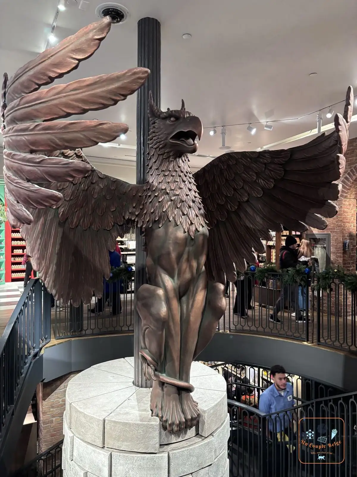 Statue de griffon dans la boutique Harry Potter New York