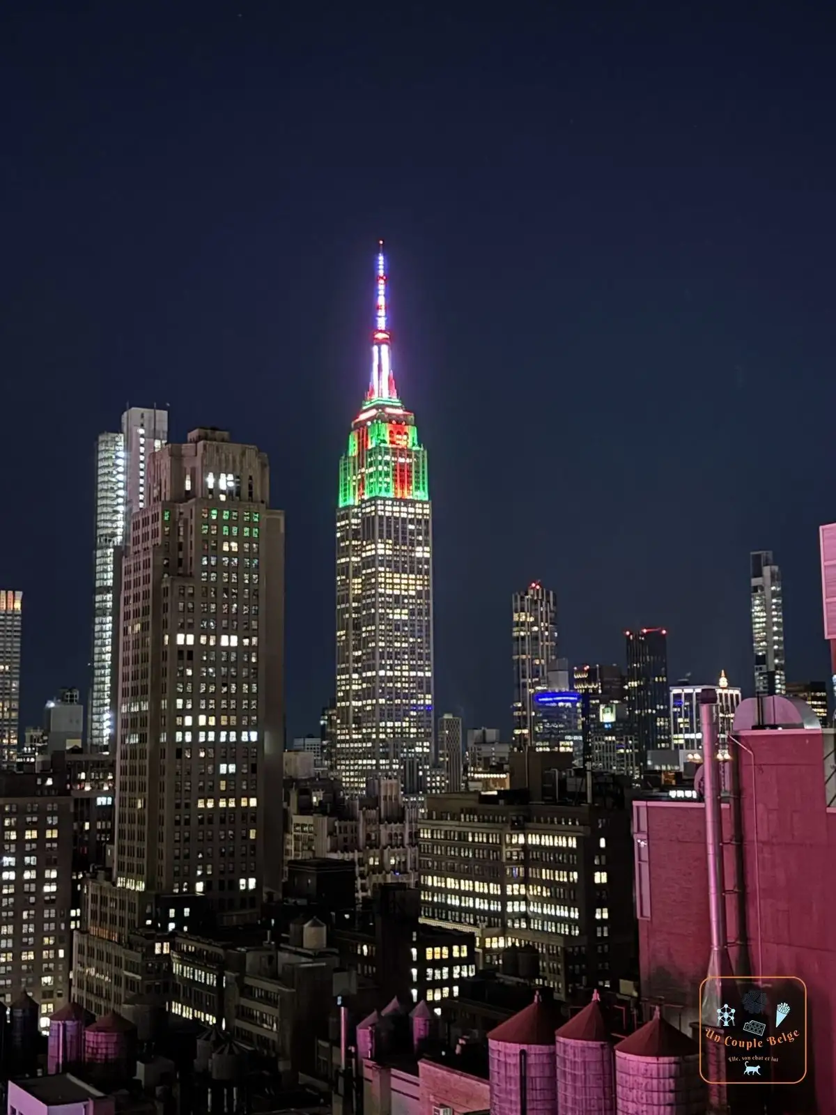 L'Empire State Building illuminé en rouge et vert pour Noël