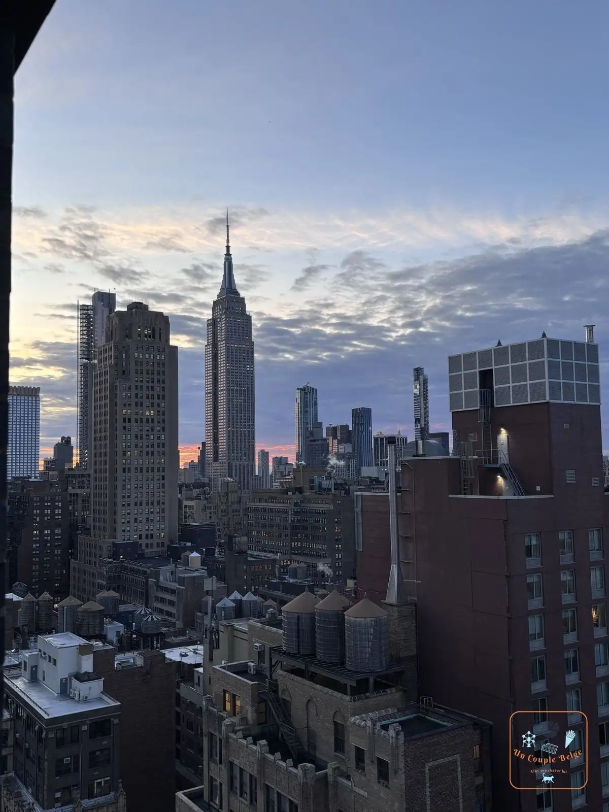 Lever du jour sur l'Empire State Building depuis notre hôtel le matin de Noël