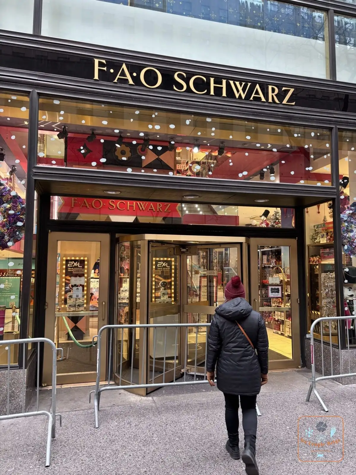 L'entrée du magasin de jouets FAO Schwarz au Rockefeller Center