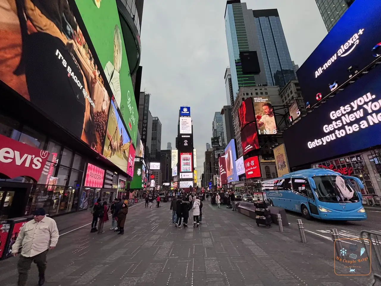 Times Square presque vide tôt le matin du 25 décembre