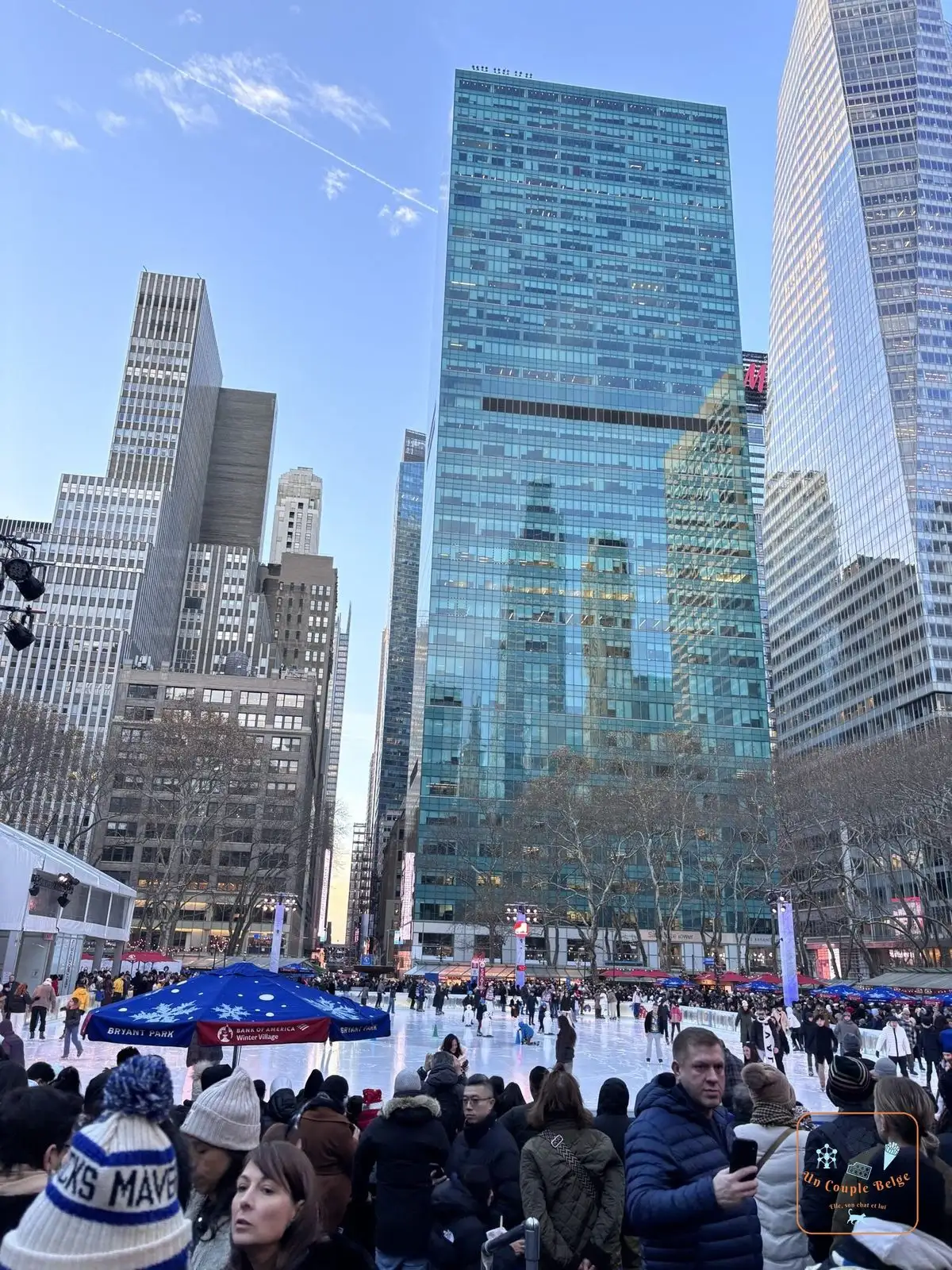 La patinoire bondée du Bryant Park Winter Village