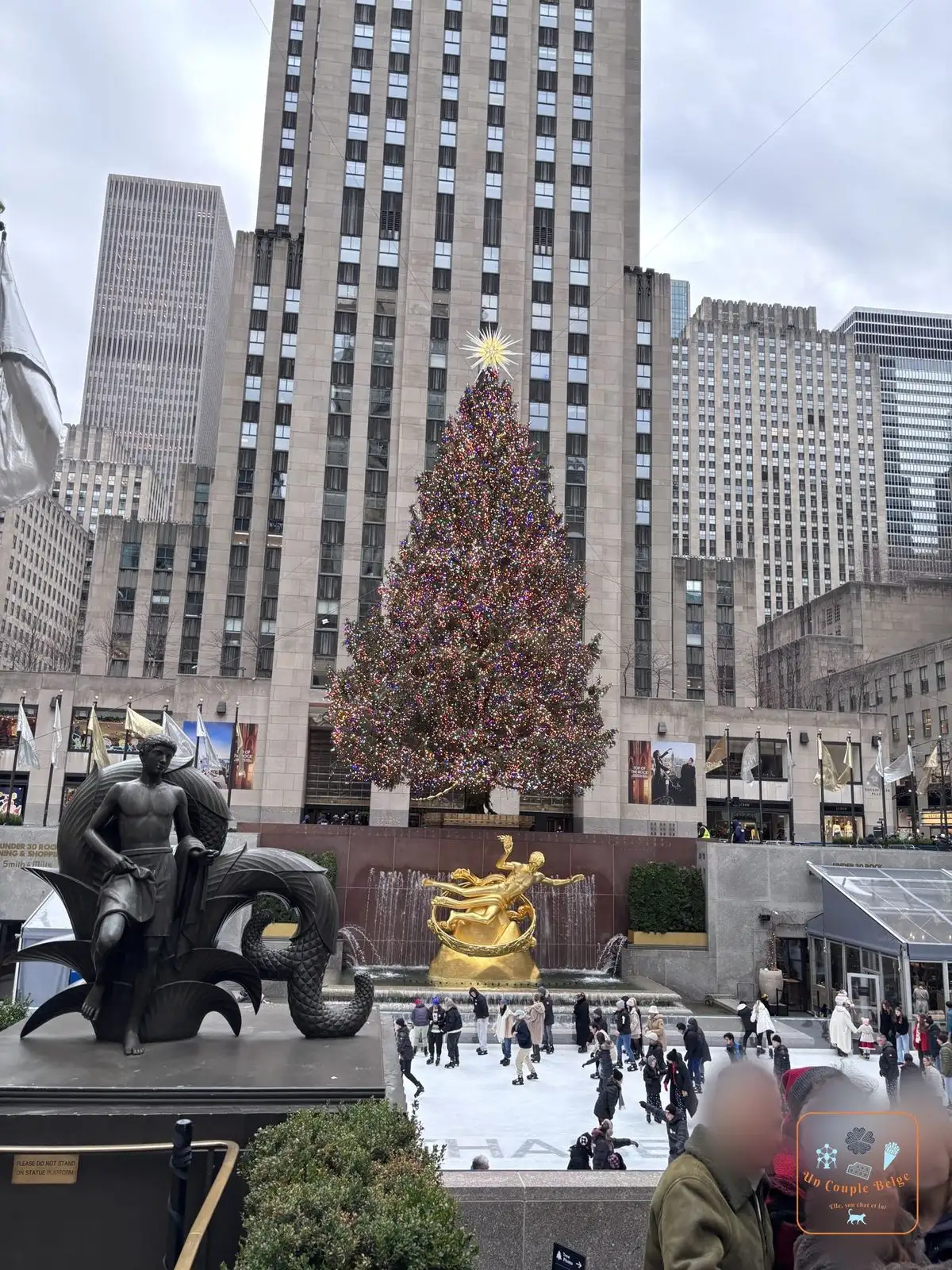 La patinoire du Rockefeller Center, la statue de Prométhée et le grand sapin de Noël