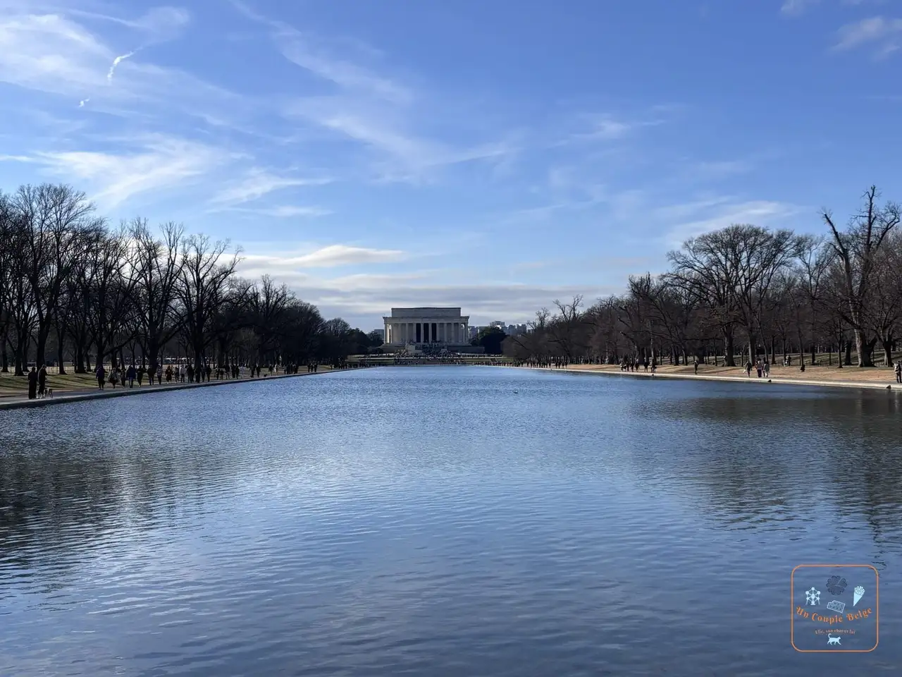 Le Reflecting Pool et le Lincoln Memorial au bout du National Mall